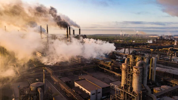 Endüstri metalürjik fabrika şafak dumanı duman emisyonları kötü ekoloji hava fotoğrafçılığı