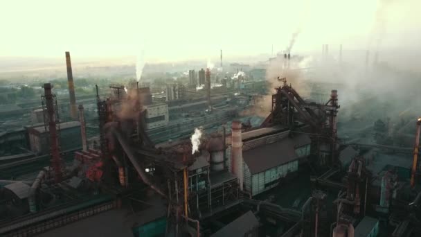 Průmyslová Výroba Závod Hutní Ocel Letecké Video Kouř Čadových Trubek — Stock video