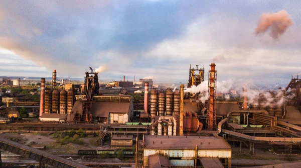 Endüstri metalürjik fabrika şafak dumanı duman emisyonları kötü ekoloji hava fotoğrafçılığı