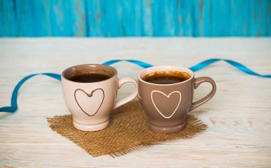 Tatlı lokum ile pişmiş siyah kahve 