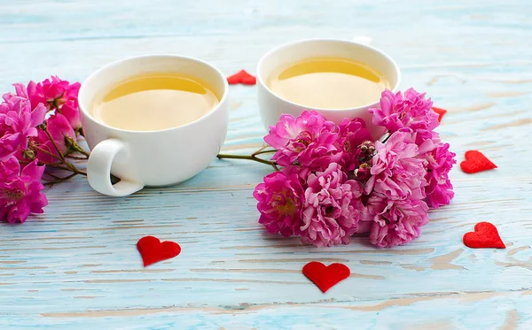 Αρωματικά τριαντάφυλλα ζεστό τσάι — Φωτογραφία Αρχείου