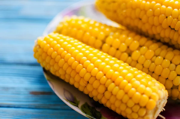 Ein gelber Mais wird gekocht — Stockfoto