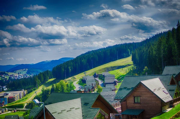 Karpat Dağları'nda konforlu evler 