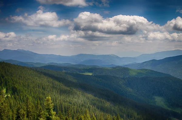 Die Landschaft auf den Karpaten in der Ukraine — Stockfoto