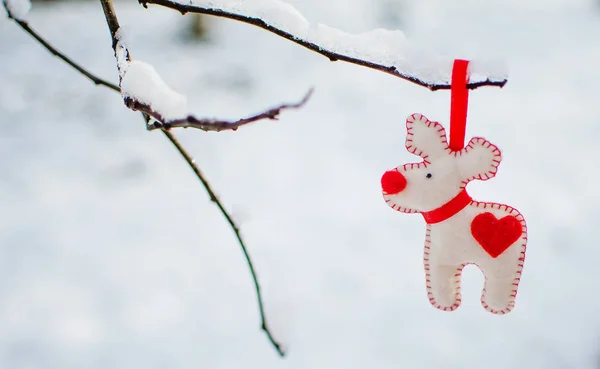Szilveszteri játékok és a fehér hó — Stock Fotó