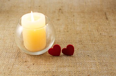 İyi bir ruh hali için arka plan olarak kokulu mum 