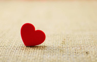 Kalp sembolü günler için arka planda bir işarettir