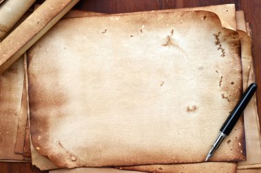 eski bir kağıt ve kalem