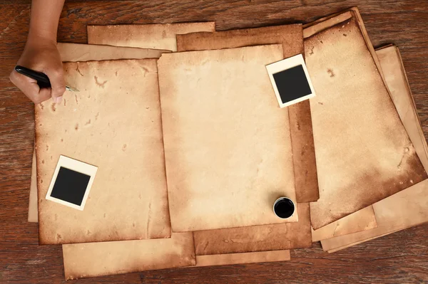 Old paper and pen with photo frame — Stock Photo, Image