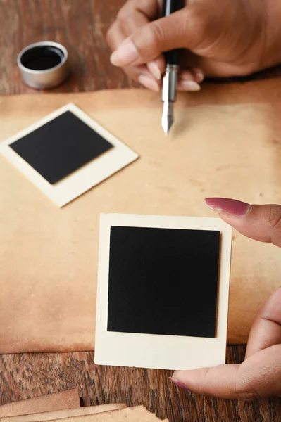 Oud papier met pen en inkt — Stockfoto