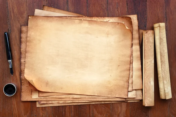Stary papier, pióro i atrament — Zdjęcie stockowe