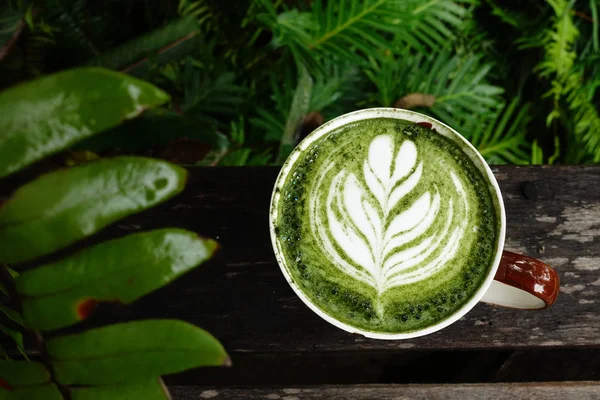 Чашка зеленого чая маття латте — стоковое фото