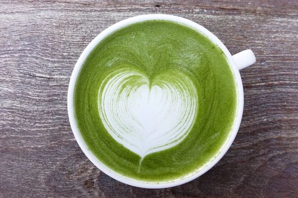 Une tasse de thé vert matcha latte — Photo