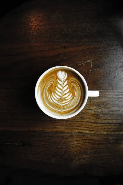 라 떼 아트 배경에 대 한 커피의 컵 — 스톡 사진