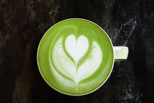 Bir fincan yeşil çay, matcha latte. — Stok fotoğraf