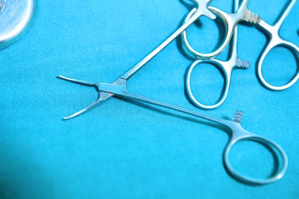 Sterilize edilmiş cerrahi aletlerin detaylı görüntüsü. — Stok fotoğraf