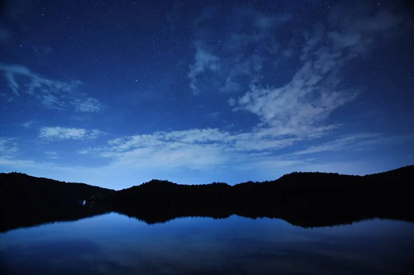 多くの星と美しい夜空 — ストック写真
