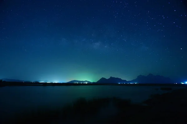 Noapte cer stele cu drum lăptos — Fotografie, imagine de stoc