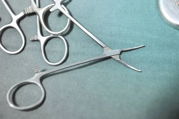 Detail shot of steralized surgery instruments with a hand grabbing a tool — Stock Photo, Image