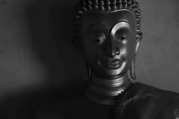 Buda heykeli tapınakta. — Stok fotoğraf