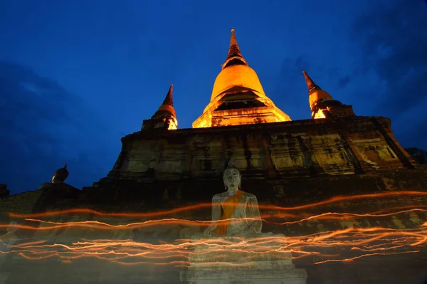 Großer Buddha im wat yai chaimongkol, Ayutthaya — Stockfoto