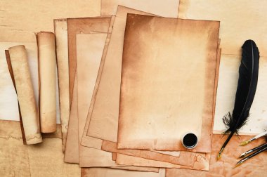 Geçiş yumuşatma ve mürekkep ile eski kağıt 