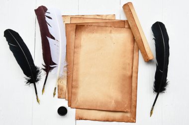 Geçiş yumuşatma ve mürekkep ile eski kağıt 