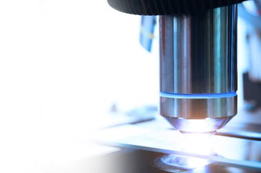 mikroskop kan Laboratuvarı görüntüsünü kapatmak 