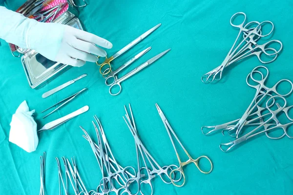 Dettaglio colpo di strumenti chirurgici sterizzati — Foto Stock