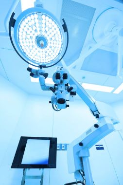 Modern ameliyathanede ekipman ve tıbbi cihazlar 