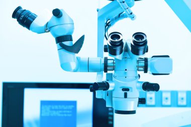 Modern ameliyathanede ekipman ve tıbbi cihazlar 