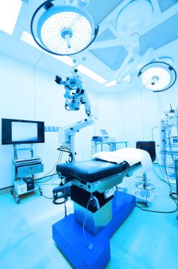 Modern ameliyathanede ekipman ve tıbbi cihazlar 