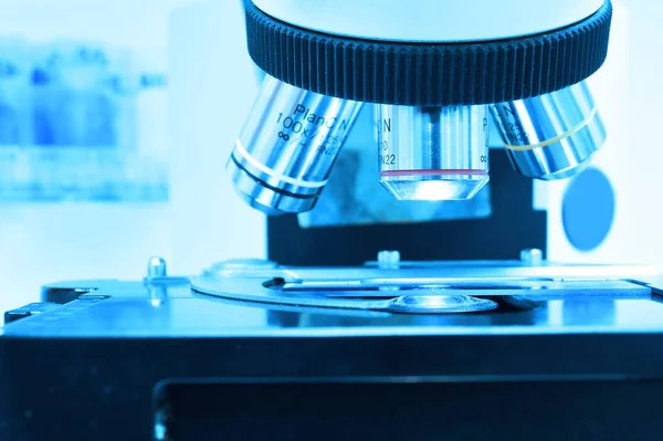 mikroskop kan Laboratuvarı görüntüsünü kapatmak 