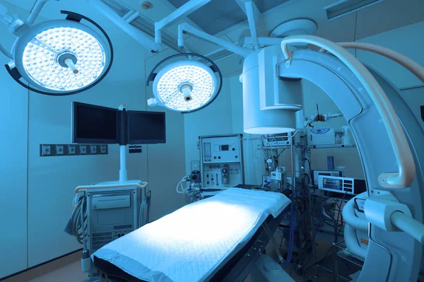 现代手术室的设备和医疗设备 — 图库照片