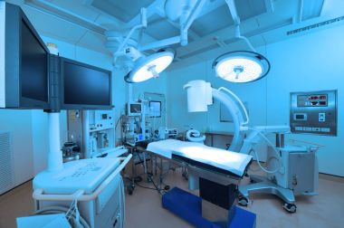 Modern ameliyathanede ekipman ve tıbbi cihazlar 