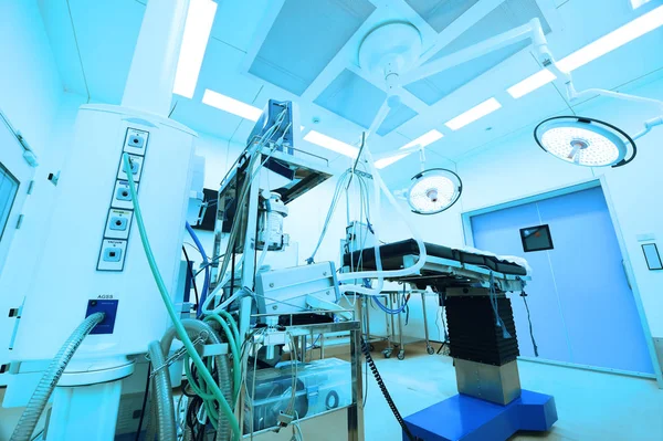 Equipment and medical devices in modern operating room — Stock Photo, Image