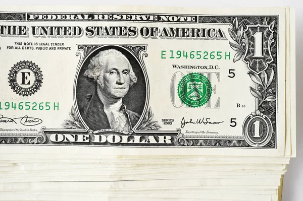 Banknotów na białym tle — Zdjęcie stockowe