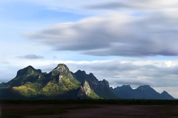 Vackert landskap av berg — Stockfoto