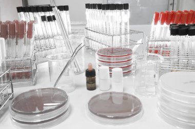 kan laboratuarda test 