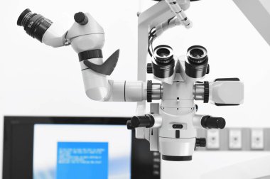 Modern ameliyathanede ekipman ve tıbbi cihazlar 