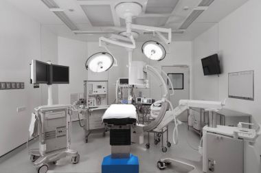 Modern ameliyathanede ekipman ve tıbbi cihazlar 