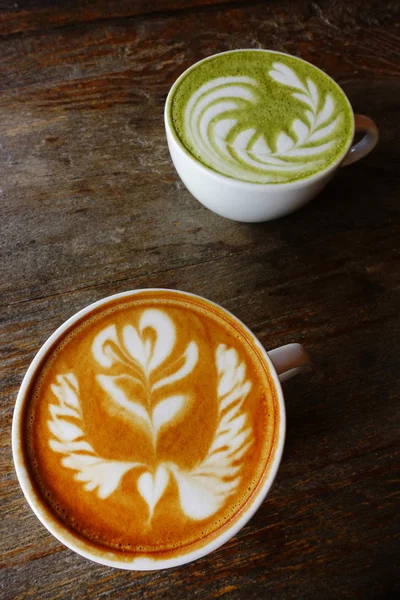Una Taza Verde Matcha Latte Una Taza Café Arte Latte — Foto de Stock