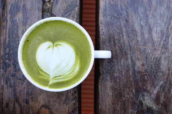 Une Tasse Thé Vert Matcha Latte Sur Fond Bois — Photo