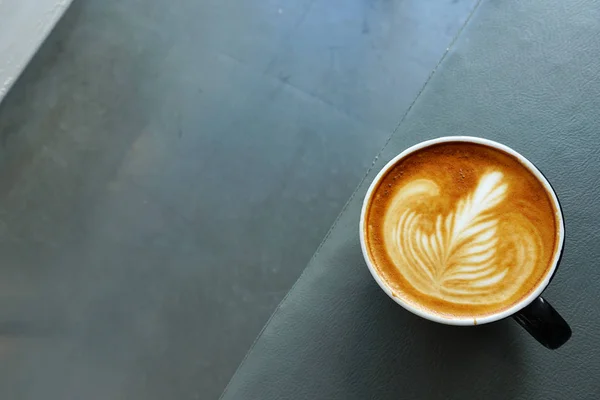 Tasse Latte Art Kaffee Auf Hölzernem Hintergrund — Stockfoto