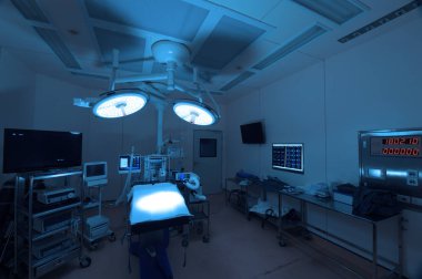 ekipman ve modern işletim odada tıbbi cihazlar aydınlatma sanat ile almak ve filtre mavi