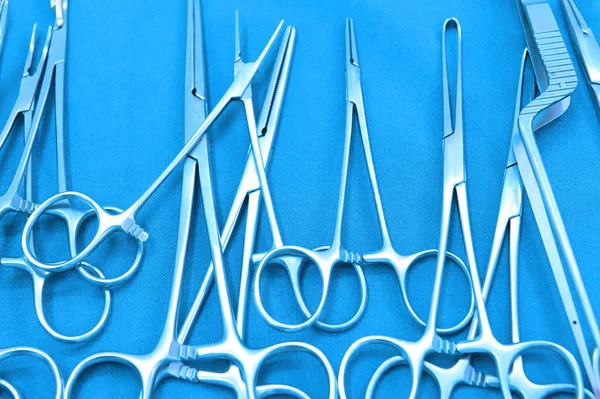 Detail Schot Van Steralized Chirurgie Instrumenten Met Een Hand Grijpen — Stockfoto