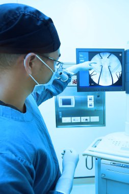 Veteriner Cerrahi operasyon odasında aydınlatma sanat ile almak ve filtre mavi