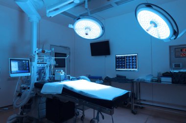 ekipman ve modern işletim odada tıbbi cihazlar aydınlatma sanat ile almak ve filtre mavi