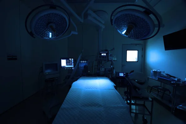 Equipos Dispositivos Médicos Moderna Sala Operaciones Con Iluminación Arte Filtro —  Fotos de Stock