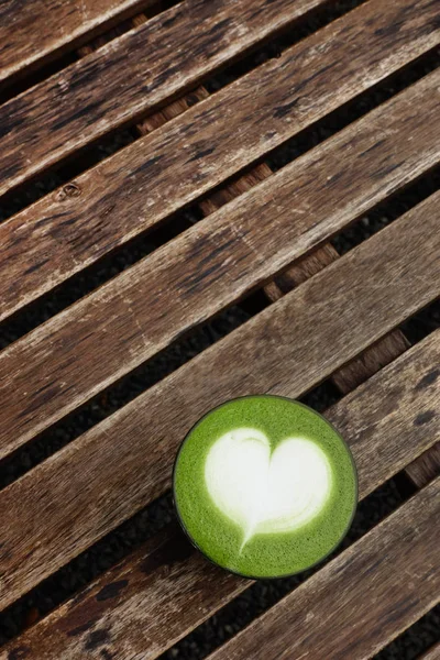 Une Tasse Thé Vert Matcha Latte Sur Fond Bois — Photo